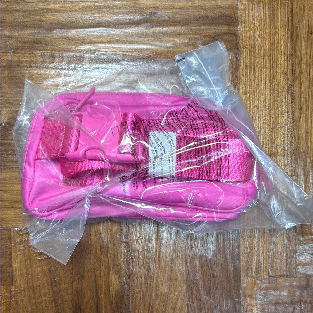 Lululemon Everywhere Belt Bag 1L Sonic Pink NWT Hot Sold Out Color Sealed - Picture 2 of 3
